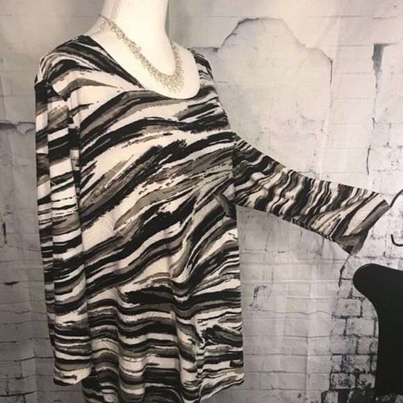 Elegant top  - Picture 2 of 4